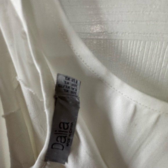 2 Dalia  Tops gray and white - Picture 6 of 7